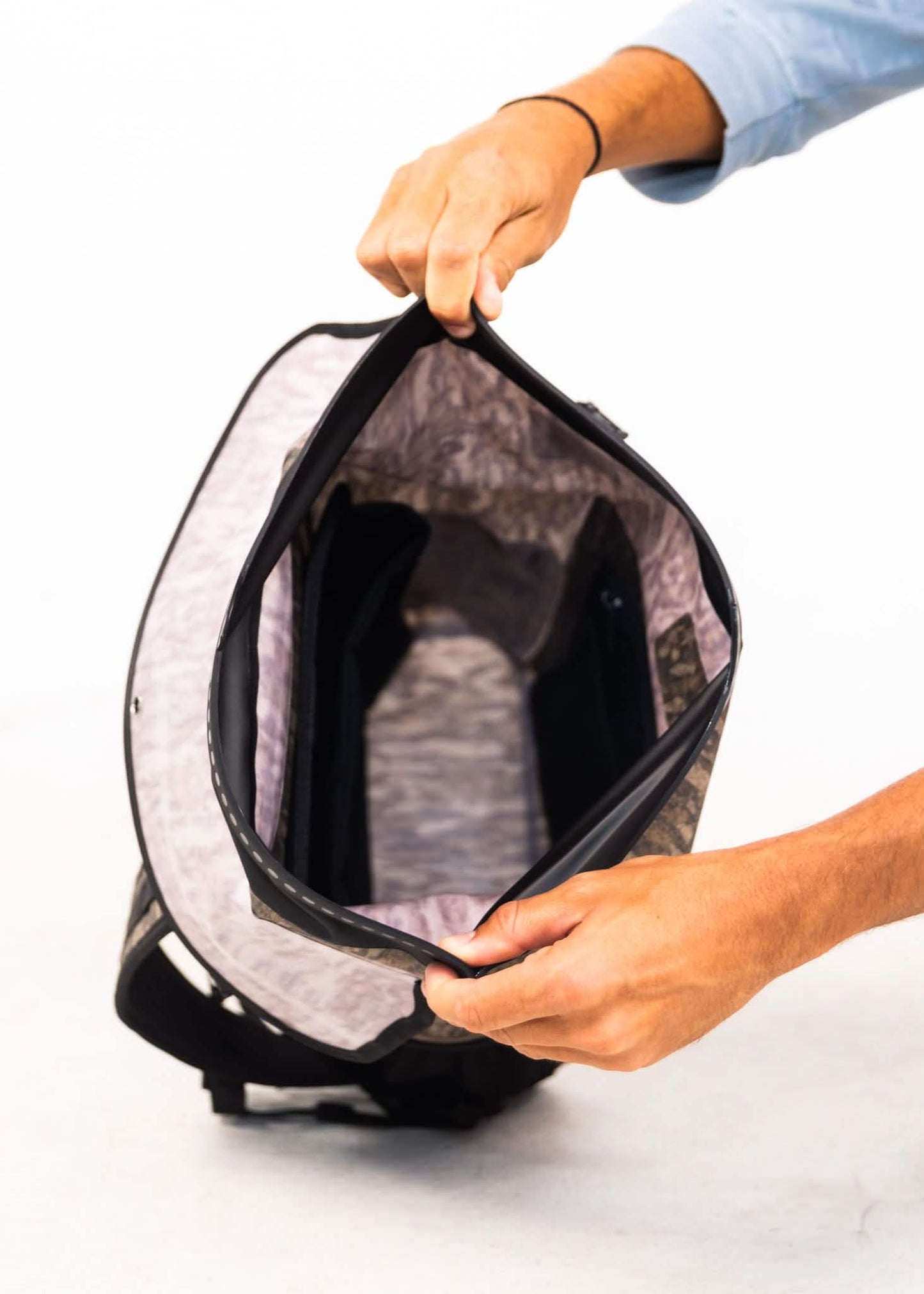 RESTOCK ARRIVING IN JULY / Mossy Oak - 25-Liter, Auto-Sealing, Waterproof, Floating, Scent Proof Dry Bag
