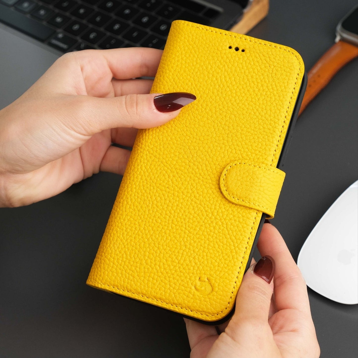 Casper Leather iPhone 15 Plus Wallet Case | Detachable MagSafe Compatible RFID Protection