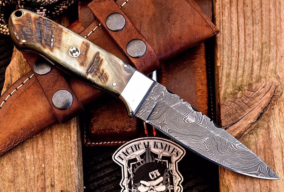   Damascus steel handmade skinning knife