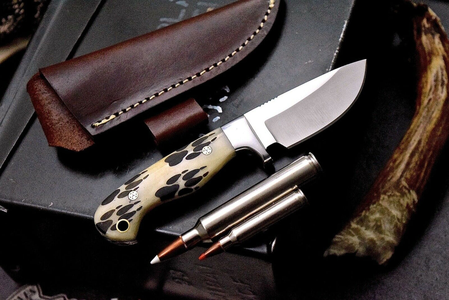 Wolf Paw Hunter’s VG10 Steel Knife – Scrimshaw Bone Handle